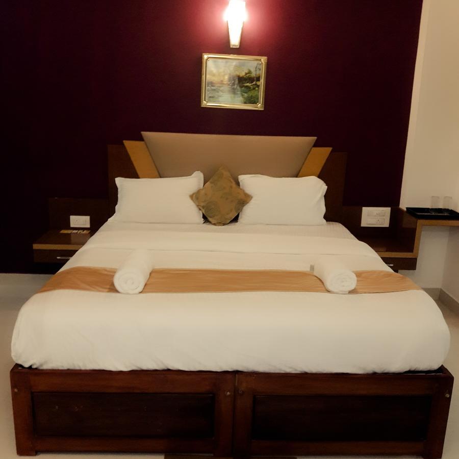 Alwesal International Hotel Madikeri Exterior photo